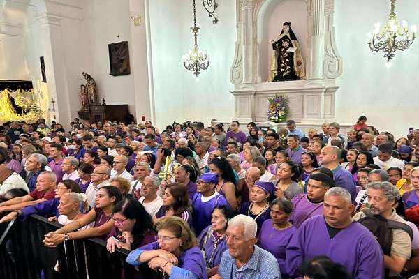 Caracas se vuelca en fervorosa veneración al Nazareno de San Pablo