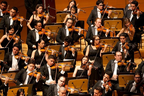 Estreno mundial y obras maestras en concierto de la Sinfónica Simón Bolívar este sábado