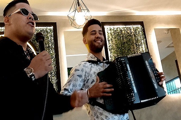Ayombe conquista plataformas con "La Oficial"