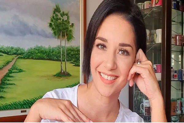 Daniela Alvarado al Stand Up Comedy se une a Moisés González en 'Risoterapia'