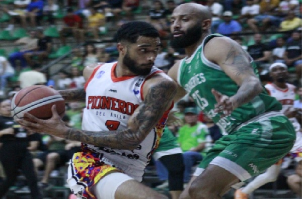 Pioneros avanza a semifinales de la SPB tras dramática victoria en Margarita