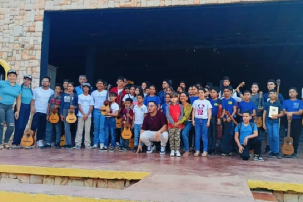 El Cuatro vibró en Macanao con "Nueva Esparta a Cuatro Cuerdas"