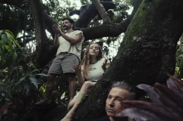 Montaner reinterpreta su clásico "Si Tuviera Que Elegir" junto a Evaluna y Camilo