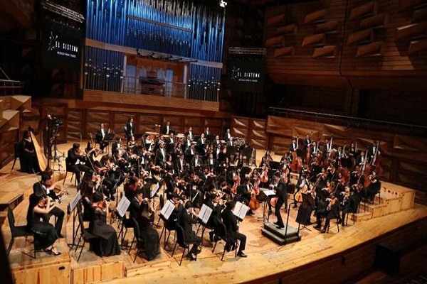 Maestros de talla mundial dirigen orquestas de El Sistema