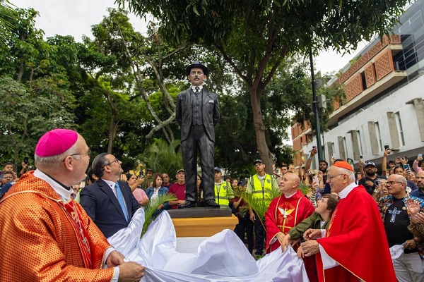 Develan imagen de San José Gregorio Hernández en Baruta como "símbolo de lucha y fe"