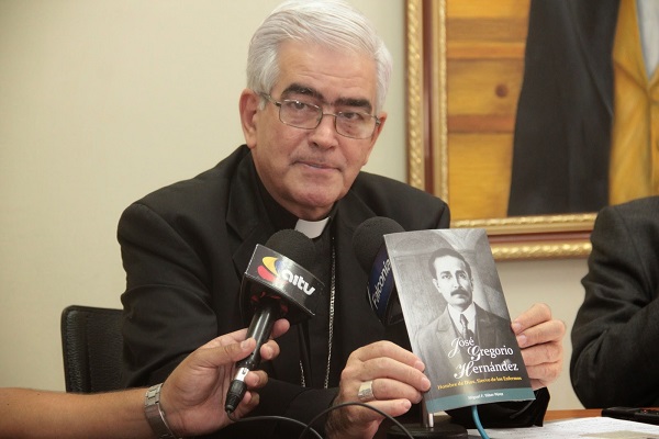 Monseñor Castro conmueve con anuncio de santificación de José Gregorio y Carmen Rendiles