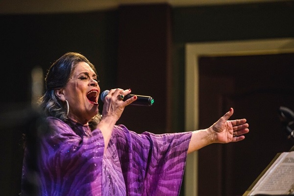 Soledad Bravo conquista España con su gira "Alma y Voz"