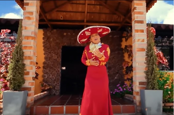 Estefanía Cardozo estrena video "Que Nos Pasó"