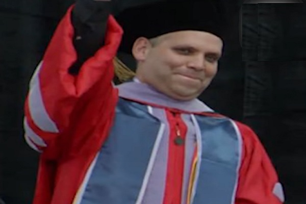 José Divo es el Valedictorian de Odontología en la Universidad de Boston