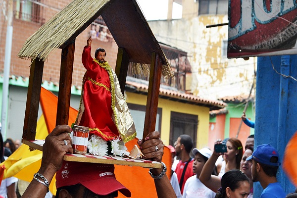 San Juan Bautista enciende La Vega con tambores y alegría