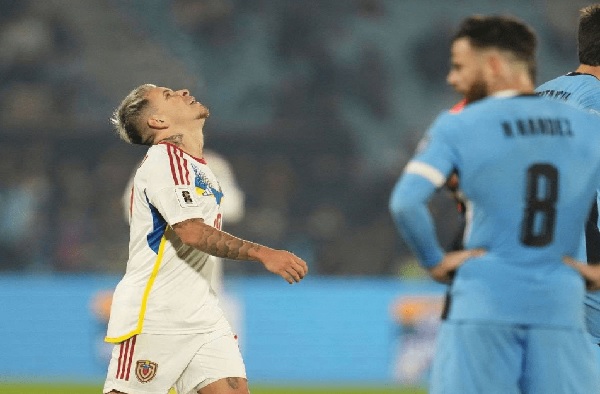 La Vinotinto cae 2-0 en Montevideo