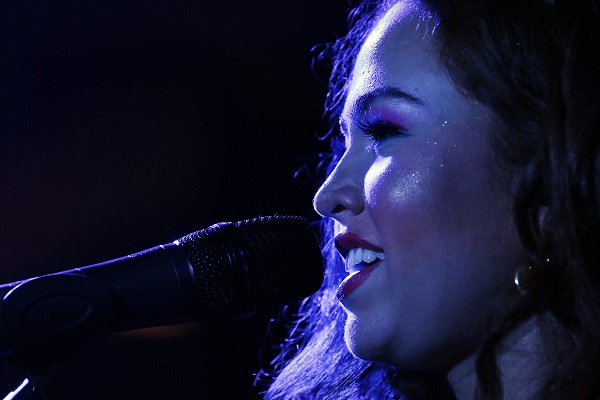 Palola deslumbra en Caracas con showcase