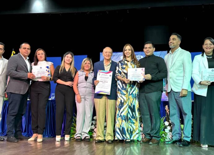 Consejo Legislativo de Nueva Esparta rinde homenaje a periodistas