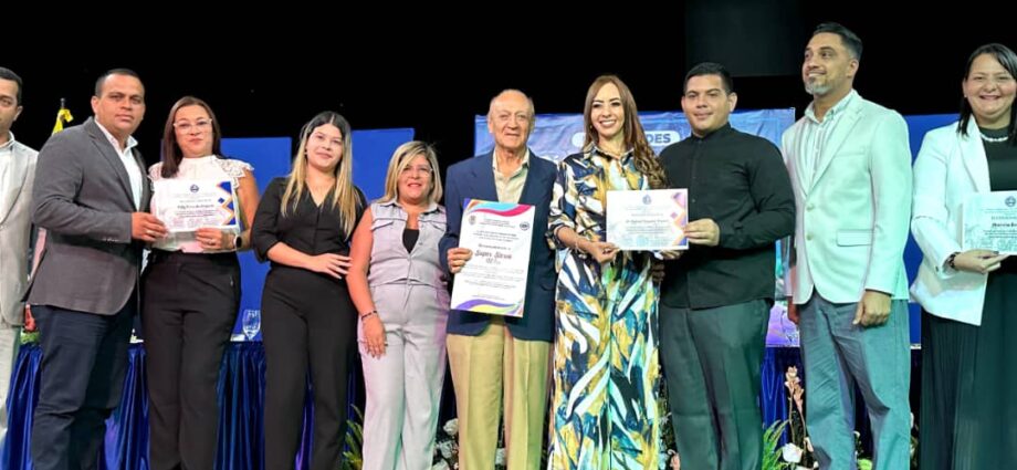 Consejo Legislativo de Nueva Esparta rinde homenaje a periodistas