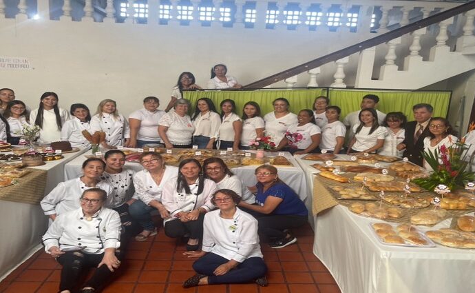 Emprendedores de Valera celebran culminación de estudios