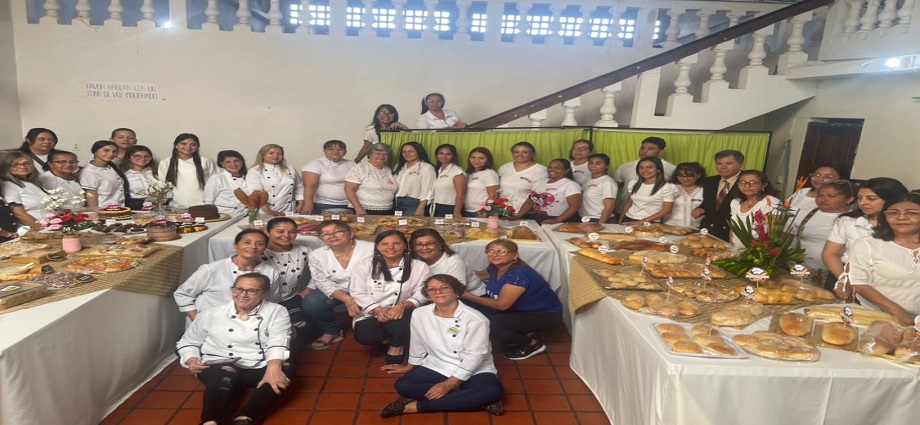 Emprendedores de Valera celebran culminación de estudios