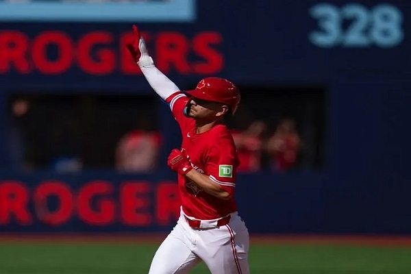 Salvador Pérez y Andrés Giménez lideran la jornada del martes en MLB