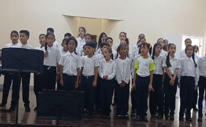 Coro Infantil "Modesta Bor" conmemora el Día Nacional del Canto Coral