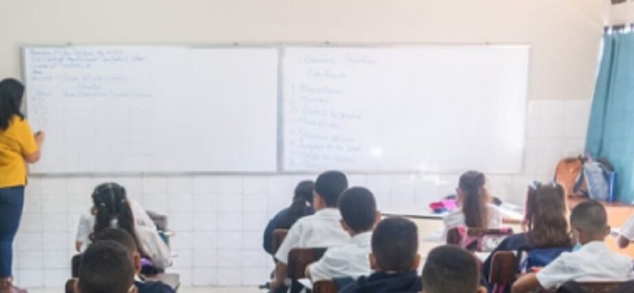 Escuelas de Venezuela abiertas en vacaciones