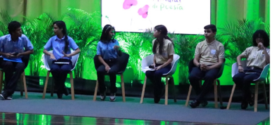 Jóvenes poetas brillan en recital previo al Festival Mundial de Poesía