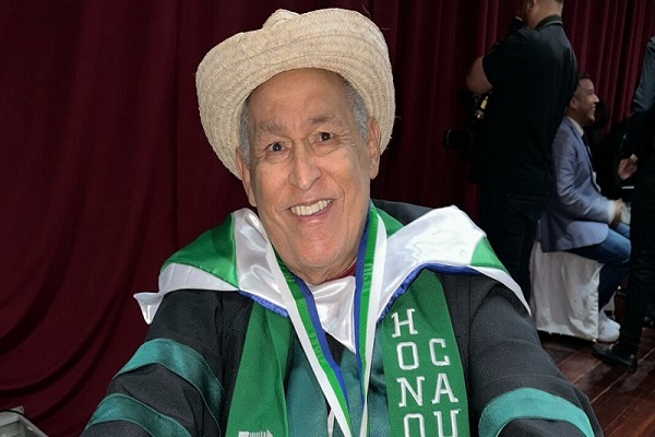 Gualberto Ibarreto recibe Doctorado Honoris Causa de la UPEL