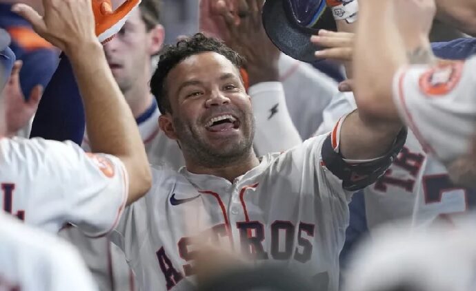 Altuve se viste de héroe y Contreras la saca dos veces