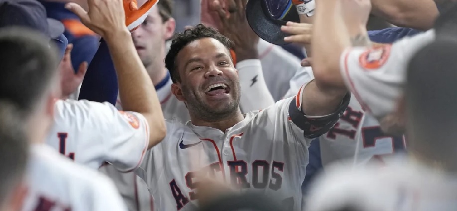 Altuve se viste de héroe y Contreras la saca dos veces