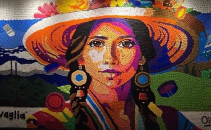 Oscar Olivares conquista México con dos murales gigantes de tapas plásticas
