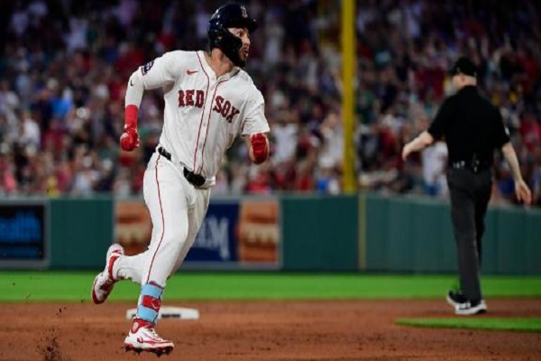 Wilyer Abreu hace historia en el Fenway Park