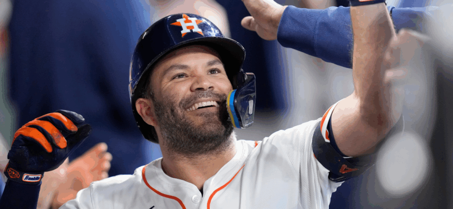 Altuve supera a Armas y Tovar conecta cuadrangular