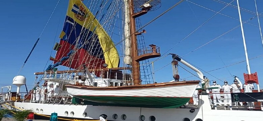 Buque escuela Simón Bolívar arriba a Margarita