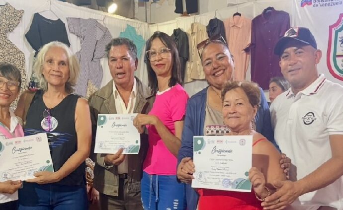 Entregan certificados a 177 emprendedores en Valera