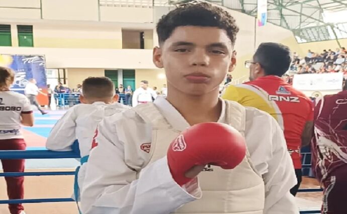 El karateca neospartano Fabián Vásquez gana la primera medalla