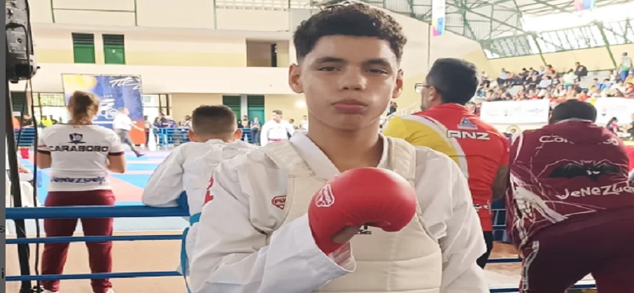 El karateca neospartano Fabián Vásquez gana la primera medalla
