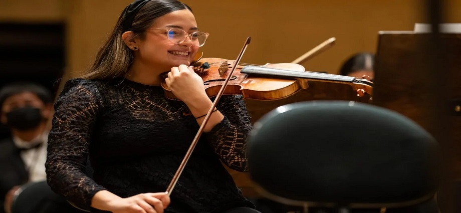 Gabriela Lara gana el prestigioso Premio Robert Frederick Smith en EE.UU.