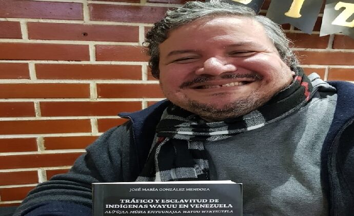 Juan Ortiz funda la editorial "Naufragio" en Argentina
