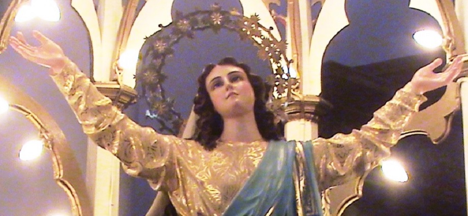 La Asunción de la Virgen, patrona de una isla devota