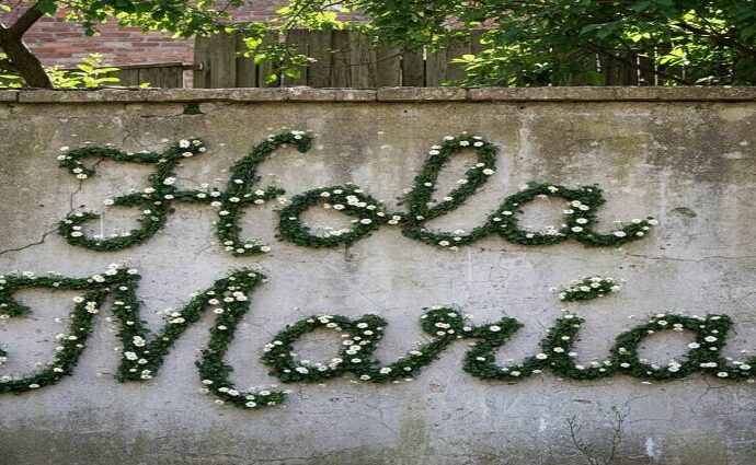 La alcancía de las palabras y sus coroticos: Es: Hola María ¿cómo estás?