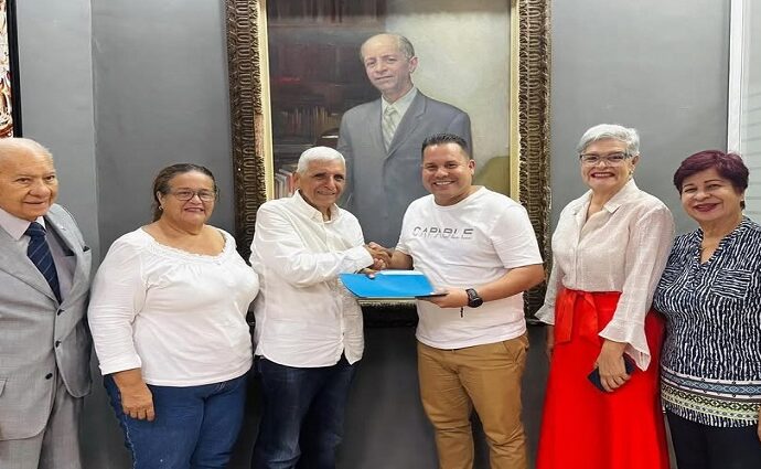 Asomayor presenta proyecto para impulsar el “turismo plateado” en el municipio Maneiro