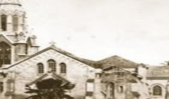 La torre derecha de la Basílica Menor de Nuestra Señora del Valle