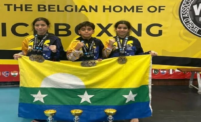 Atletas neoespartanos se cuelgan medallas en el Kickboxing Internacional de Bélgica