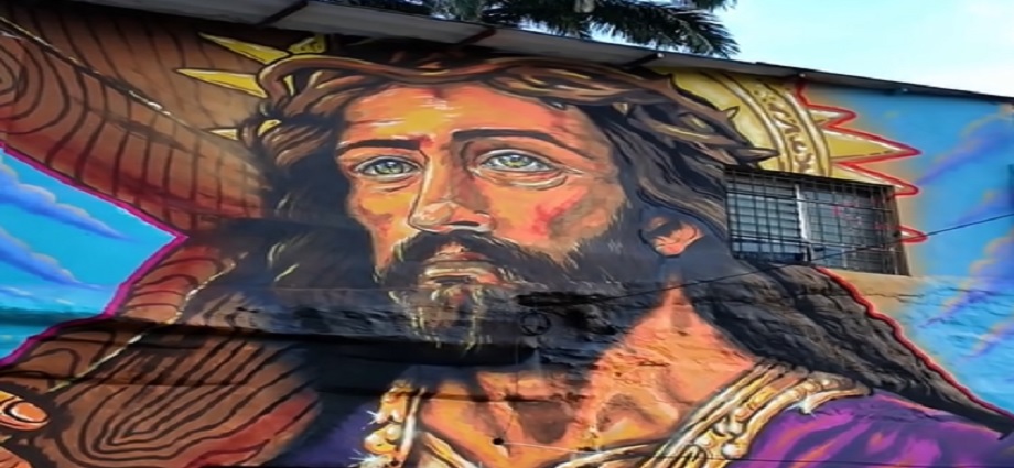 El Nazareno de La Asunción brilla en un nuevo mural