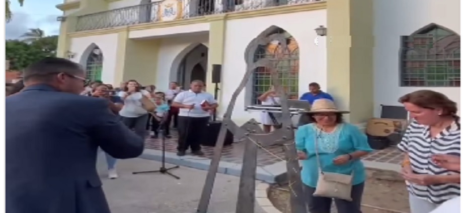 Tejen una obra de arte colectiva en honor a la Virgen del Valle