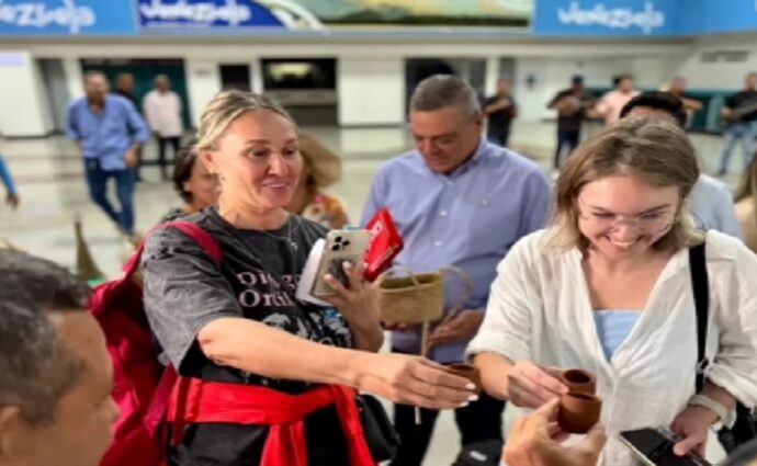 Cien turistas rusos arriban a Margarita en el tercer vuelo de Venetur