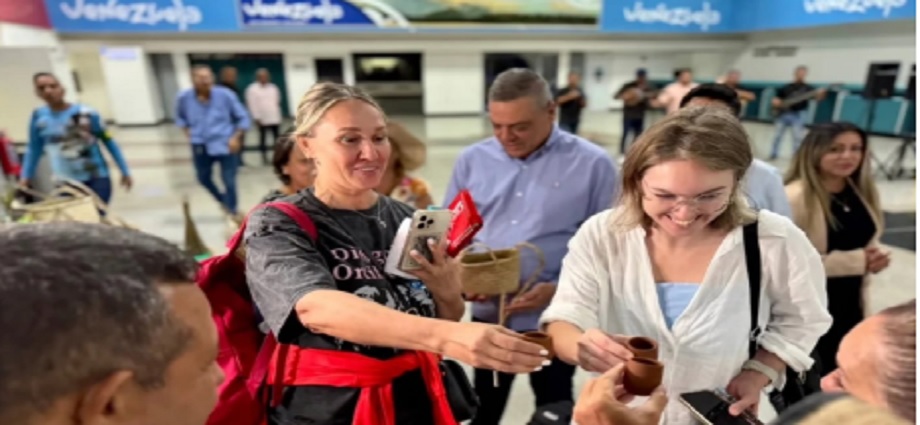 Cien turistas rusos arriban a Margarita en el tercer vuelo de Venetur