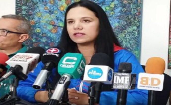 Lara se viste de gala para un torneo internacional de tenis juvenil