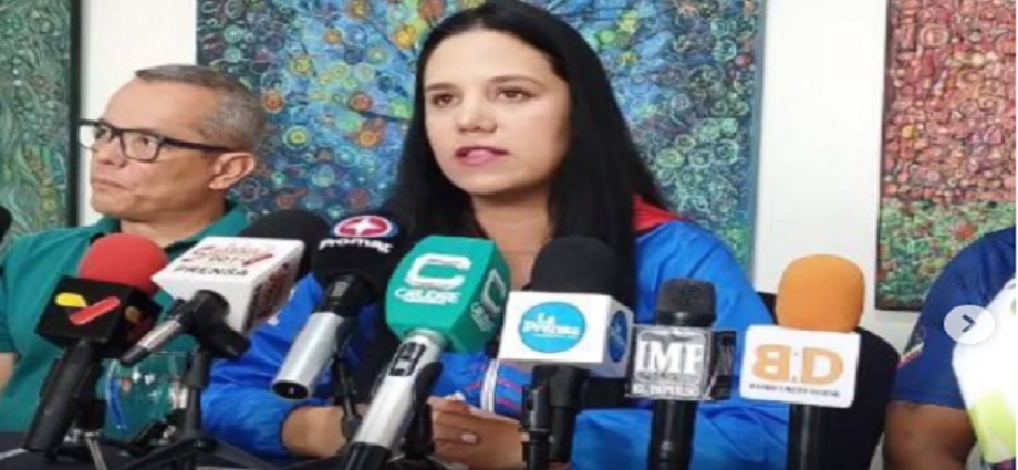 Lara se viste de gala para un torneo internacional de tenis juvenil