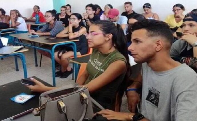 Colas masivas de aspirantes marcan el renacer de la Universidad de Oriente