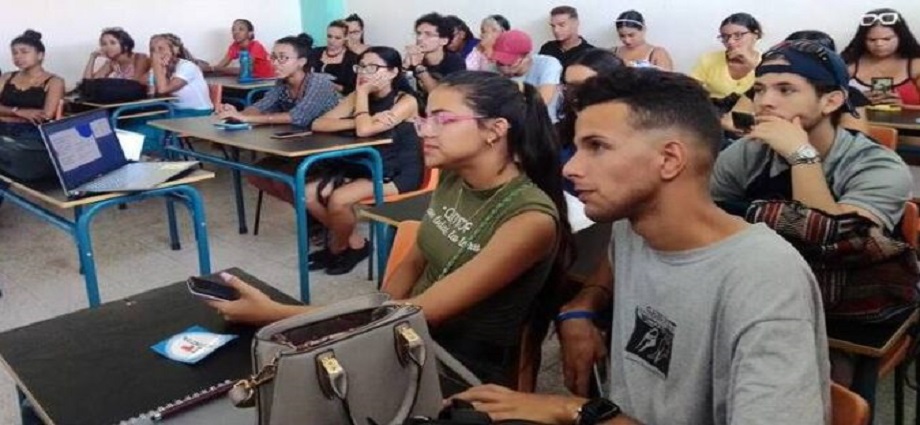 Colas masivas de aspirantes marcan el renacer de la Universidad de Oriente