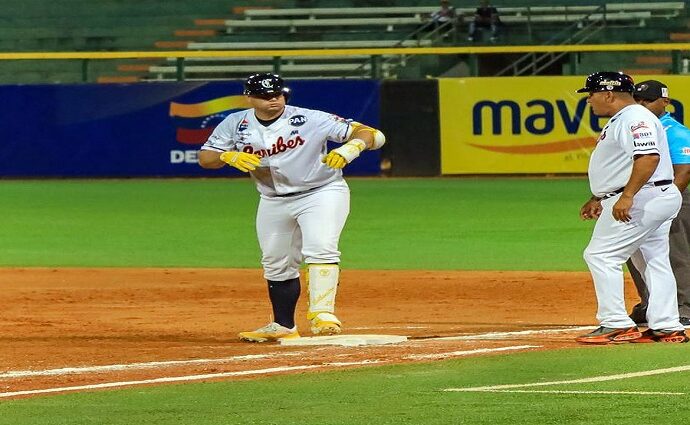 Con noche histórica para Balbino Fuenmayor, Caribes apalea 19-4 a Águilas
